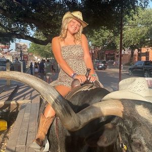 Meet your Posher, Lauren